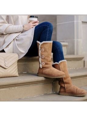 Ugg Bailey Button Triplet Women's Boots in Chestnut